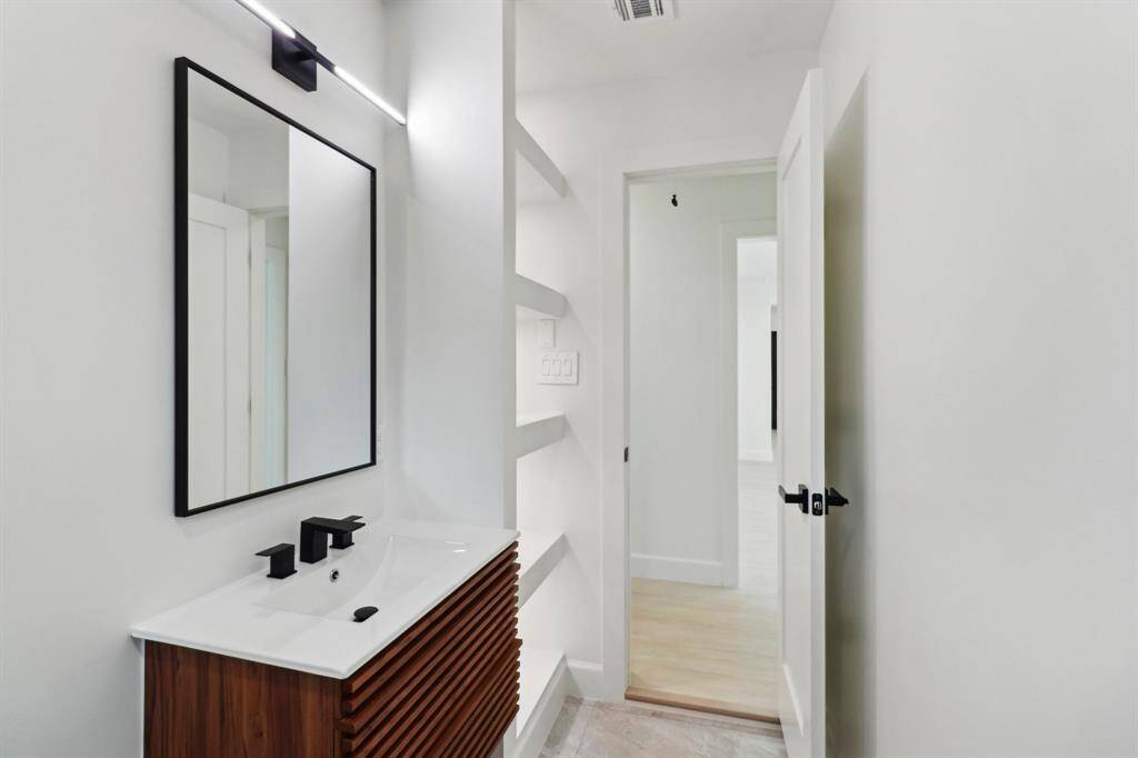 Guess bed suite