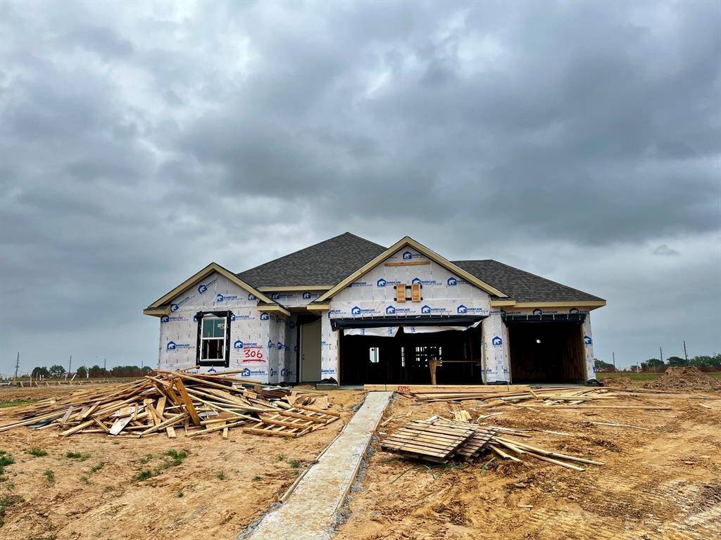 One story home with 3 bedrooms, 2.5 baths, and 3 car garage