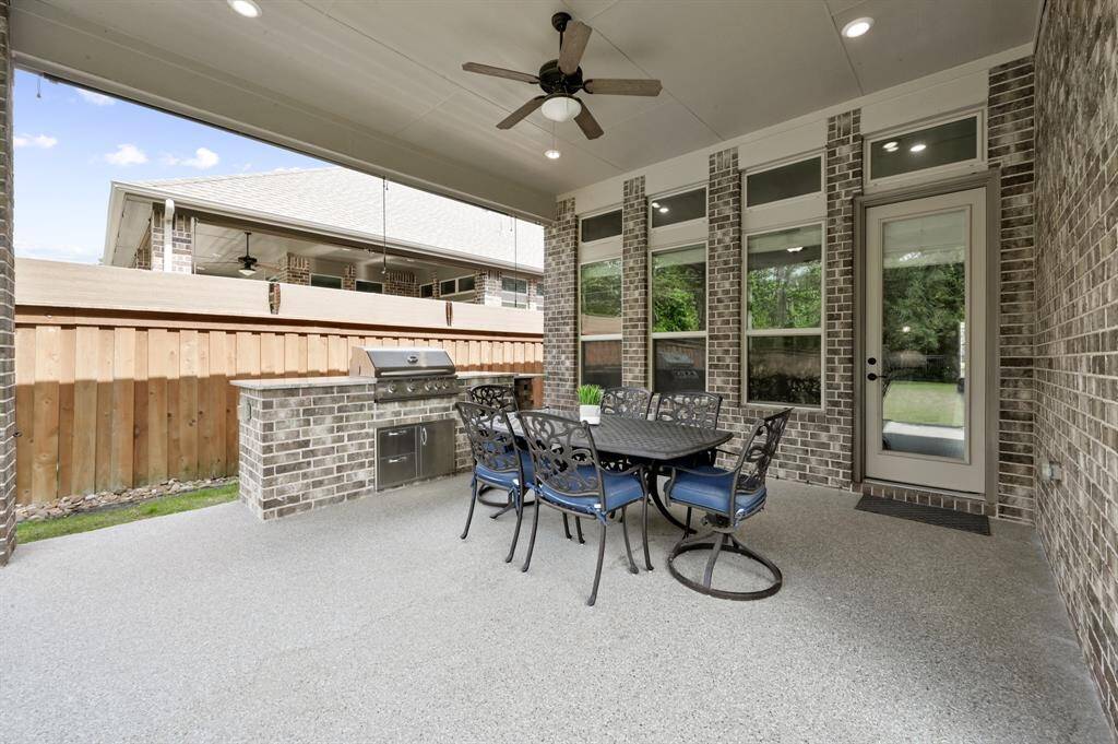 Your Outdoor Covered Patio is a perfect spot for dining and entertaining. There is an outdoor ceiling fan, modern recessed lighting and Sun/Privacy shades that pull down.