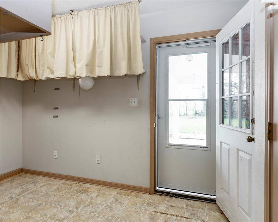 mudroom/ laundry
