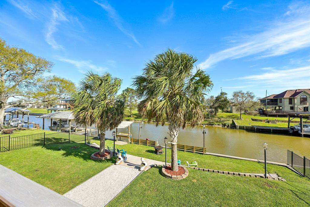 Gorgeous waterviews from your back yard