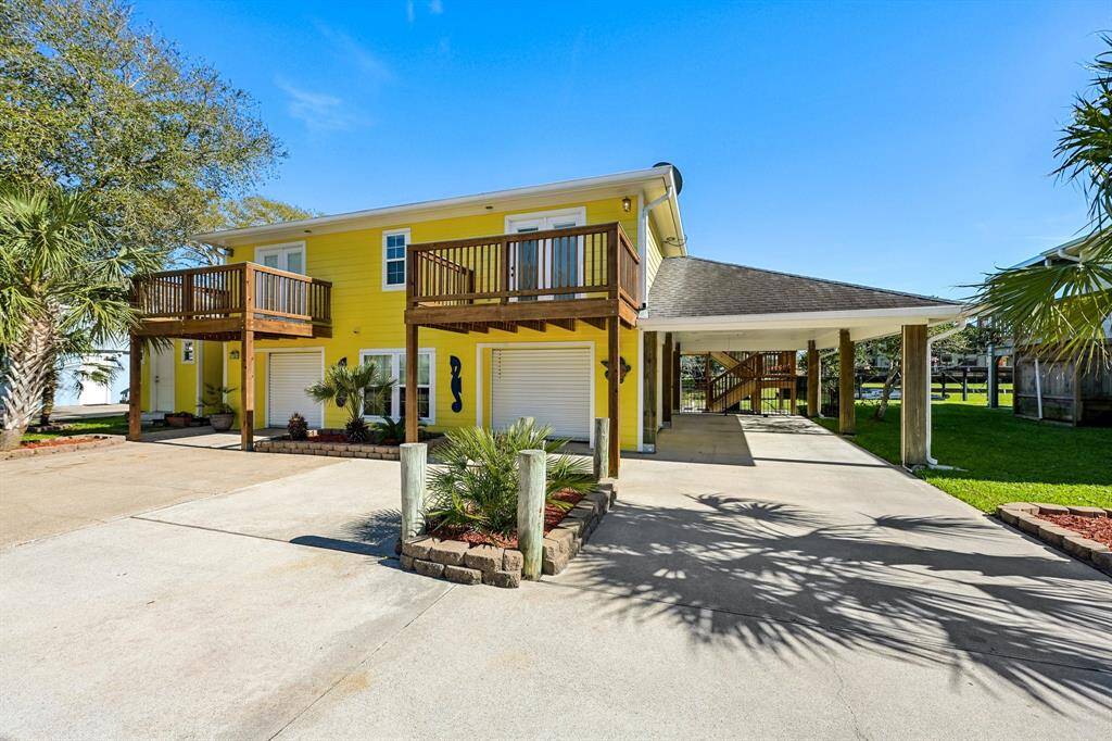 Extra wide drivewway and two balconies