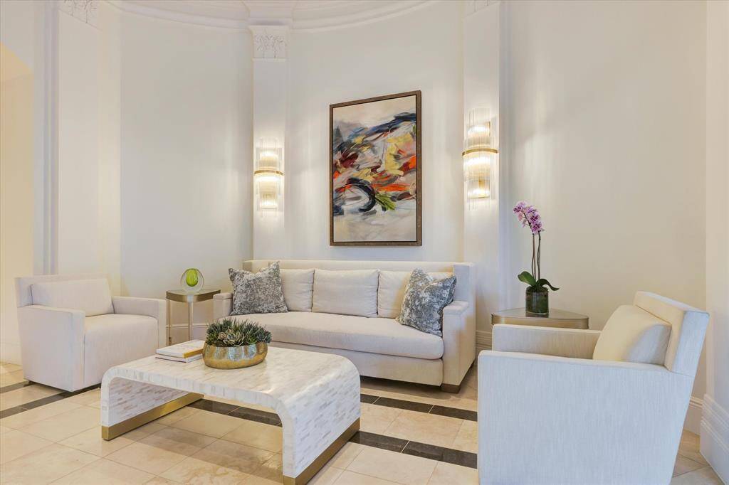 Another comfortable seating arrangement in the front lobby.
