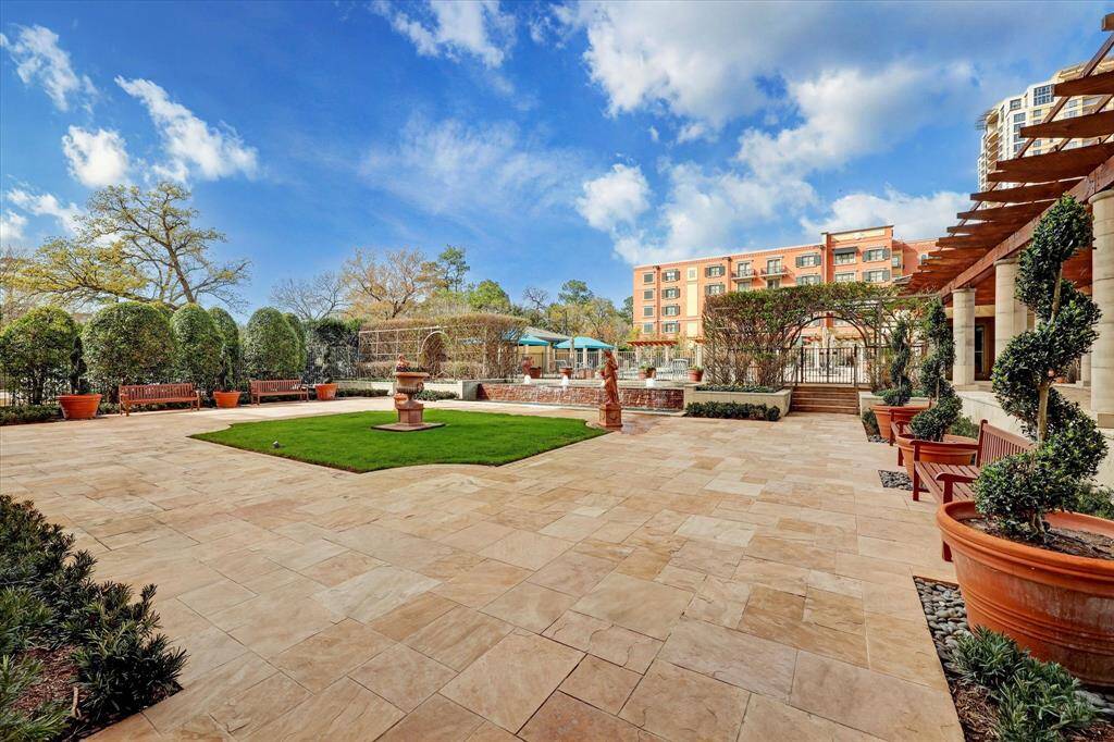 The courtyard and it's meticulously kept landscaping.