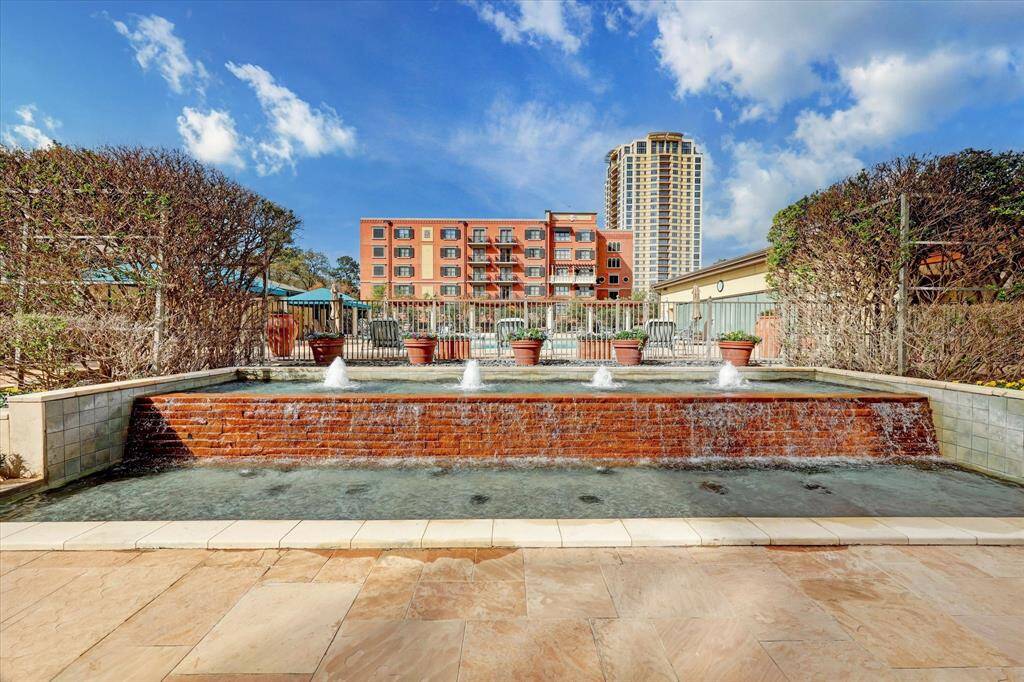 Another view of the fountains in the courtyard.
