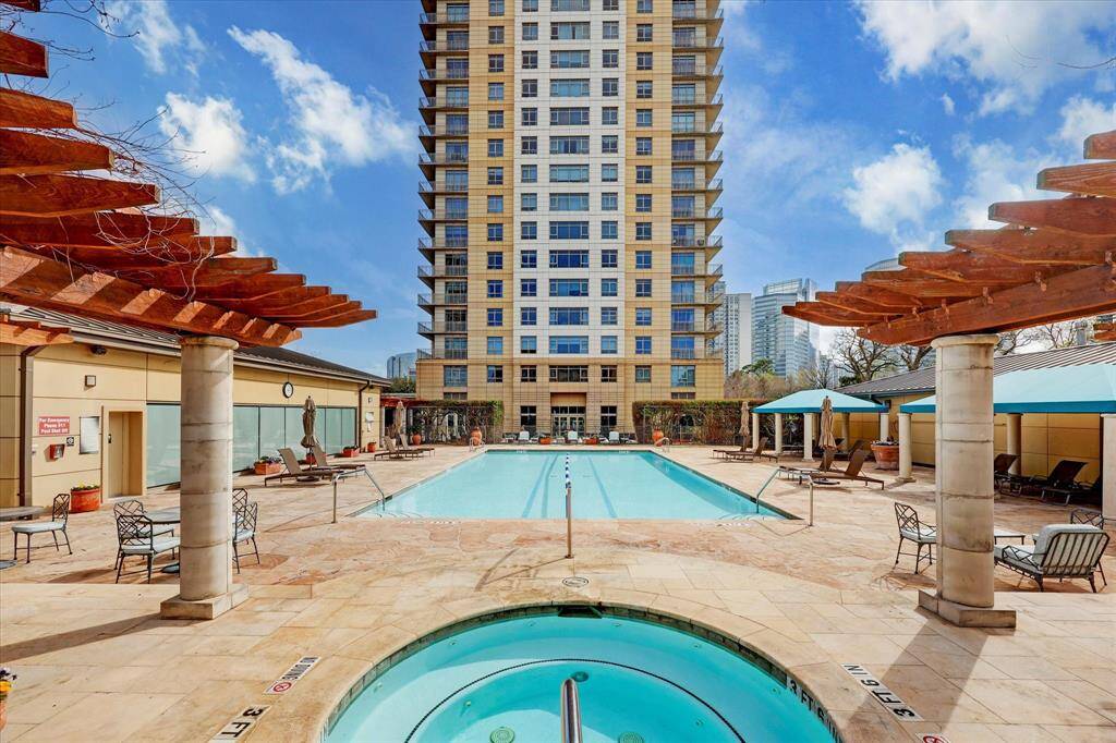 From the hot tub, the swimming pool and the gym, the Montebello has it all!