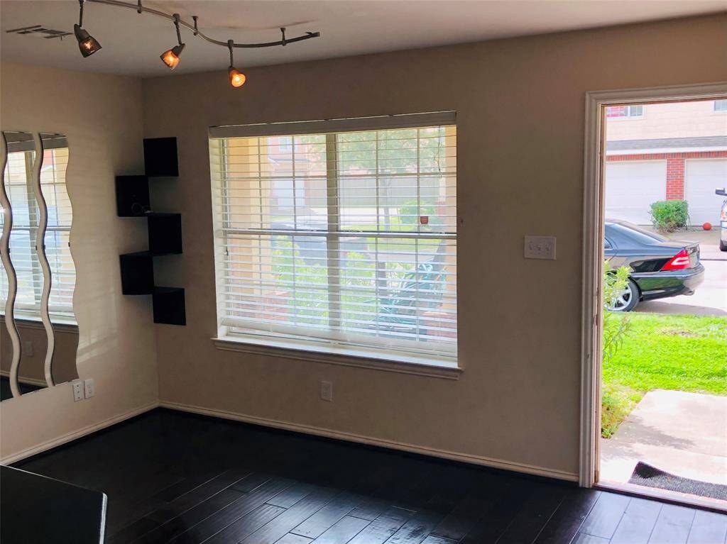 Dining/Flex area , view towards kitchen