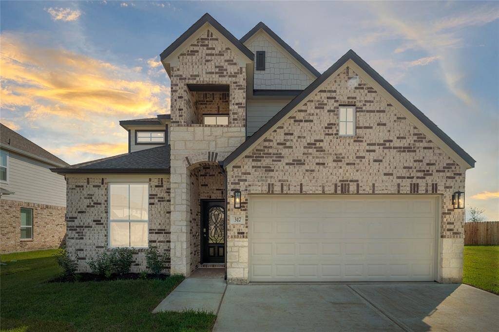 Welcome home to 317 West Tranquil Fields Lane located in Beacon Hill and zoned to Waller ISD.