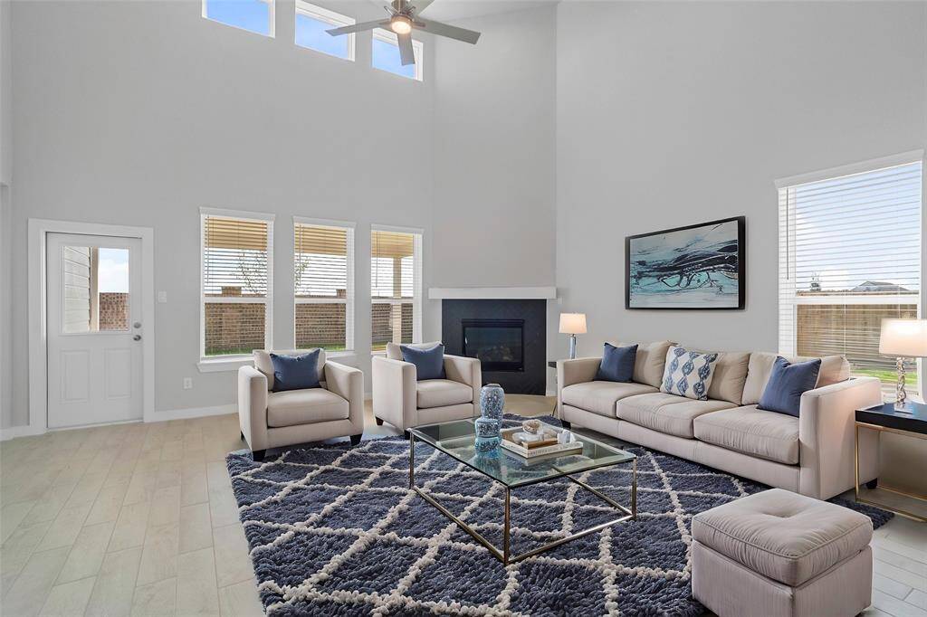 Gather the family and guests together in your lovely family room! Featuring high ceilings, recessed lighting, ceiling fan, custom paint, gorgeous floors and large windows that provide plenty of natural lighting throughout the day.