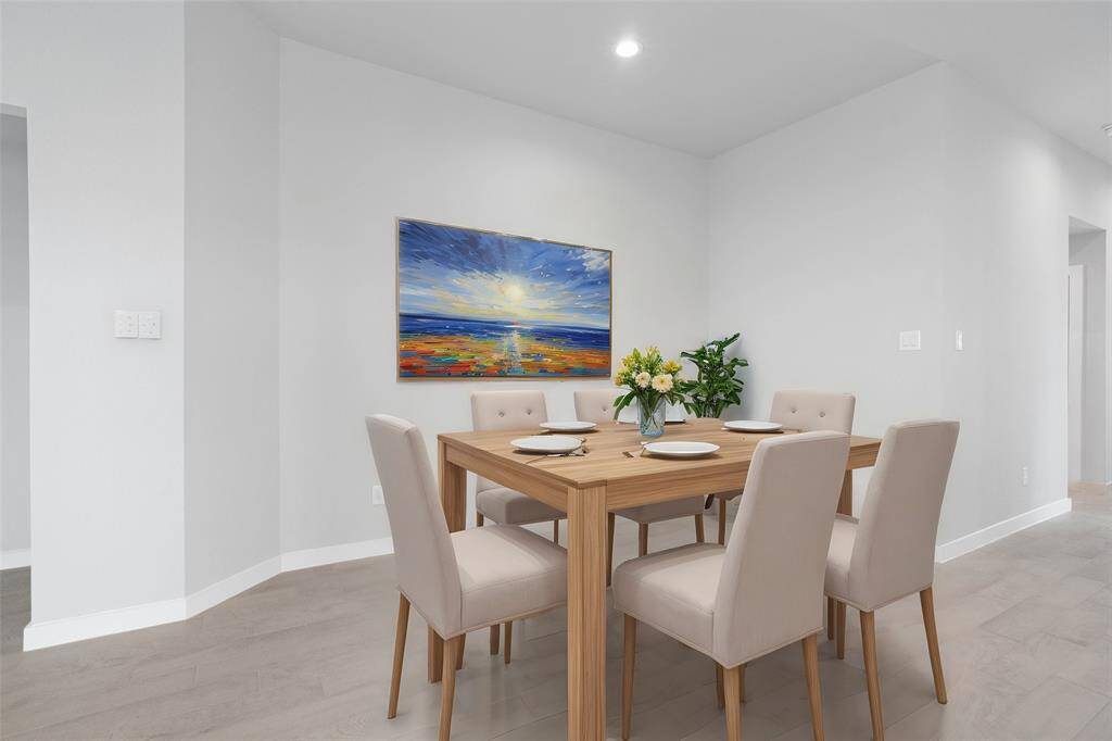 You and your guests will certainly dine in style in this amazing dining room! Featuring recessed lighting, neutral paint, high ceilings, and tile flooring! Perfect space to entertain family and friends!