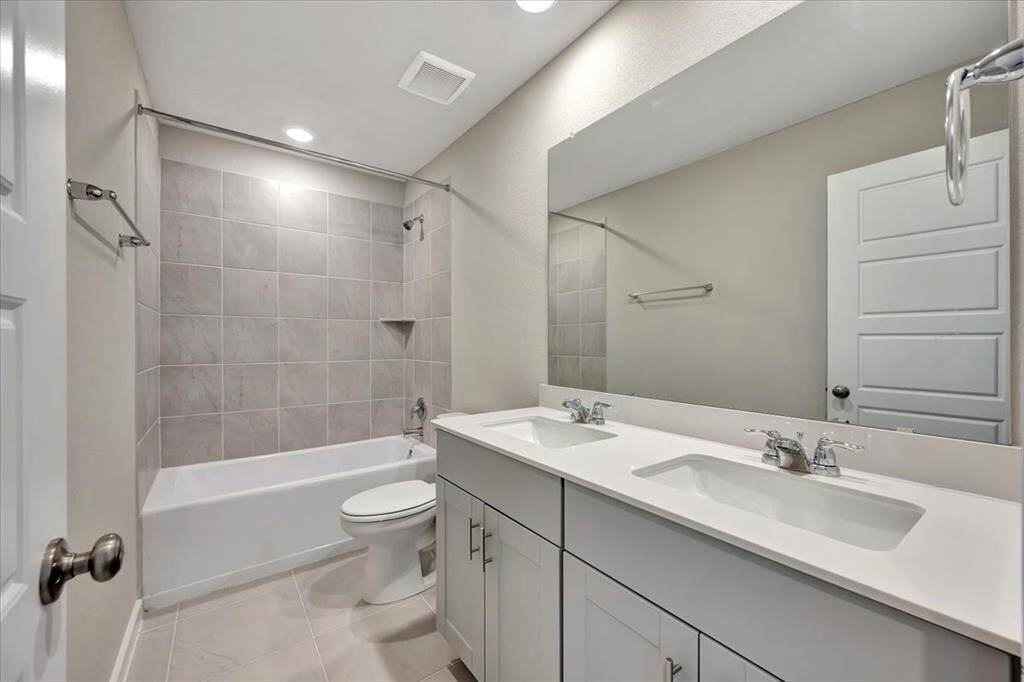 Photo is not of the actual home but is an inspirational photo of builder’s model home and may depict options, furnishings, and/or decorator features that are not included.