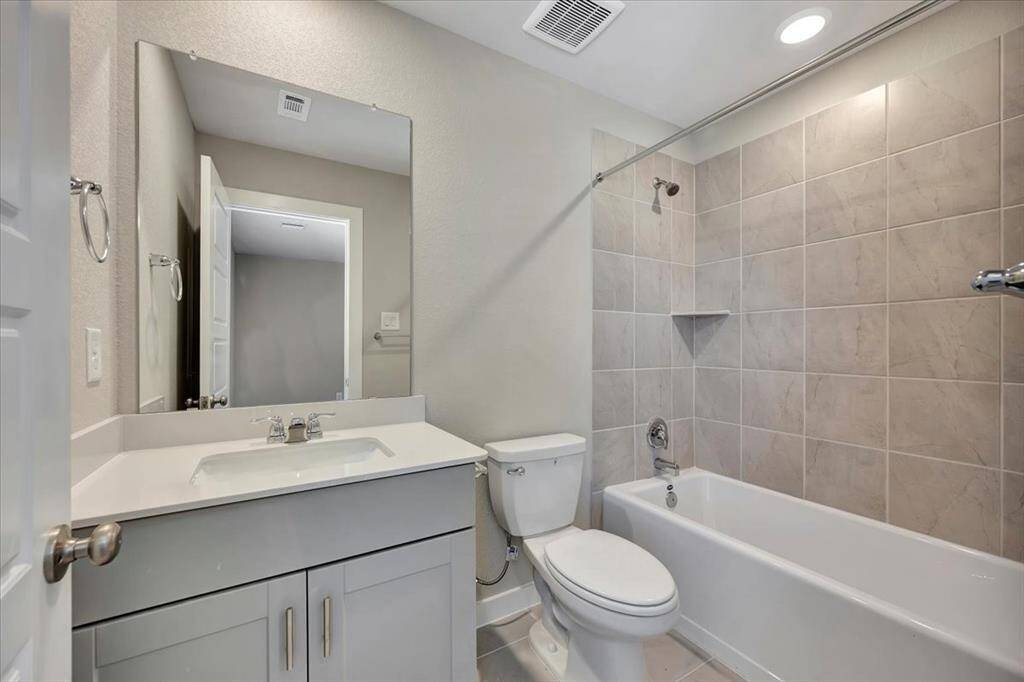 Photo is not of the actual home but is an inspirational photo of builder’s model home and may depict options, furnishings, and/or decorator features that are not included.