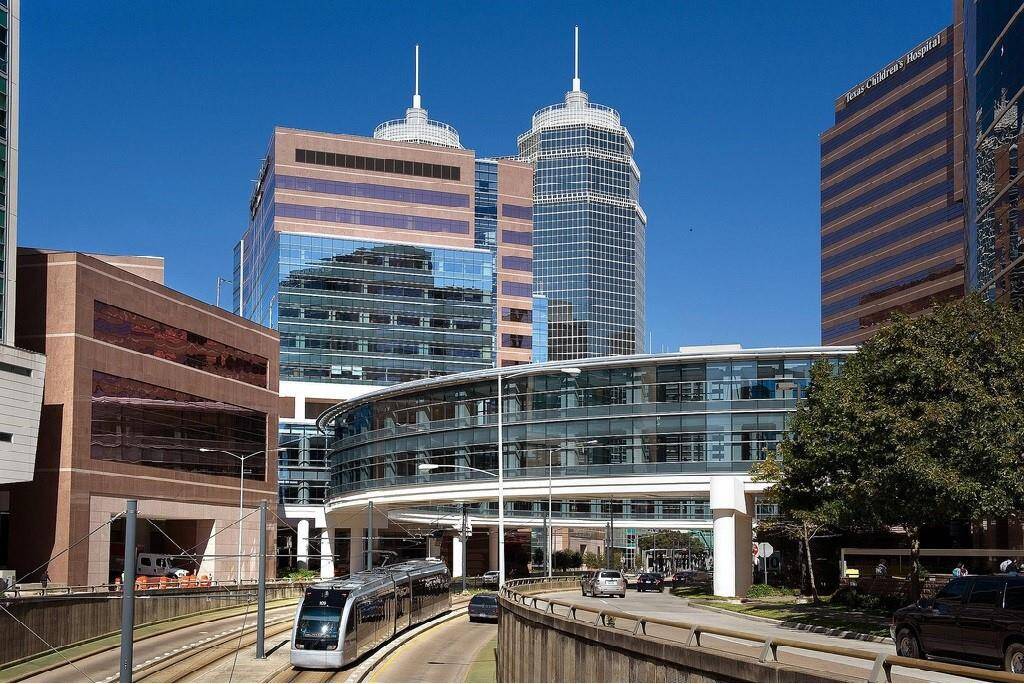 The Texas Medical Center is less than 1.5 miles away from 701 Rosedale, a perfect location for an individual that works in the medical center or for those that desire close proximity to the best of health care facilities.