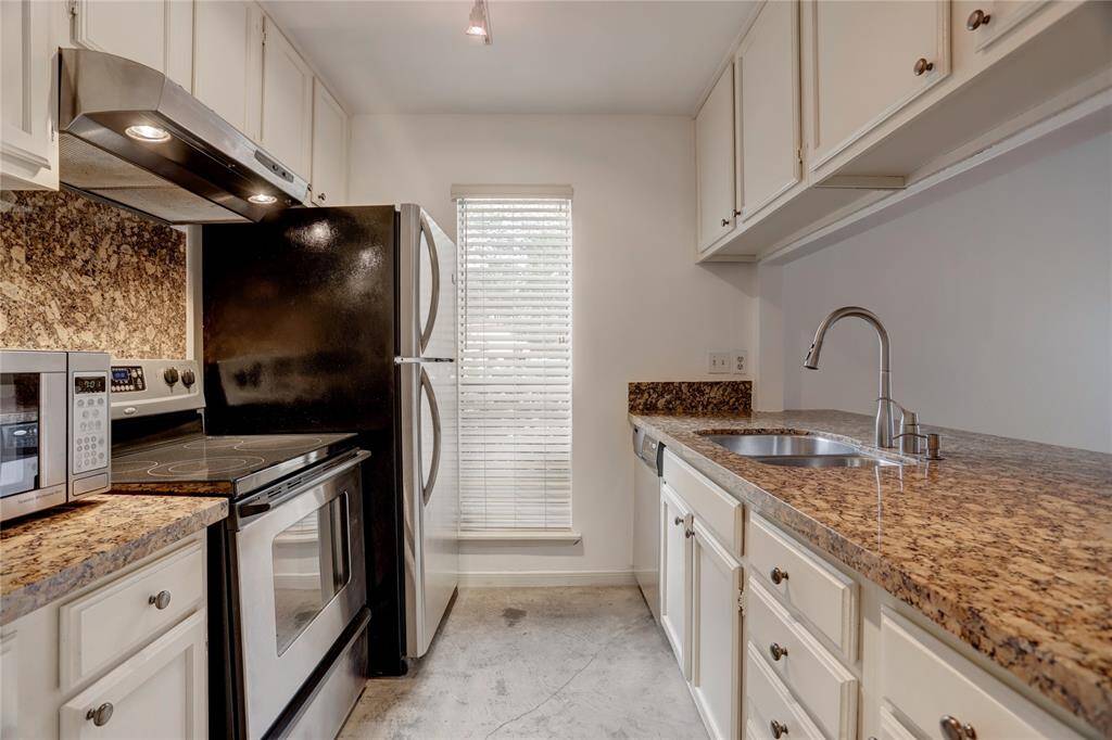 An abundance of modern amenities await you in the kitchen, from the glimmering granite countertops to the stainless steel appliances and tree-lined views.