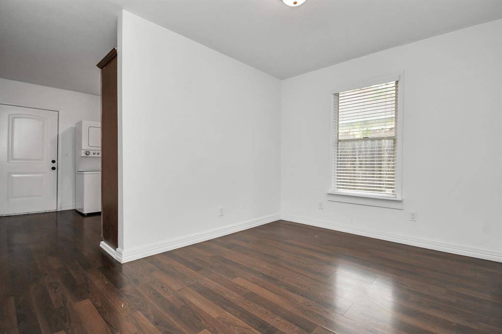 The kitchen also features delightful windows!