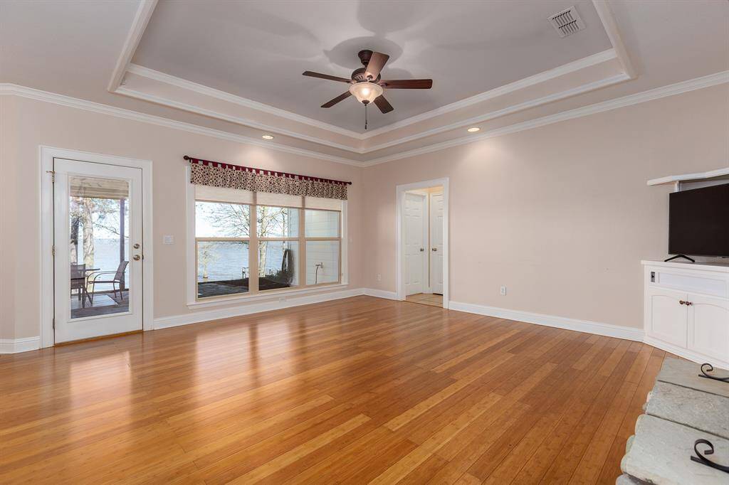 Warm & elegant bamboo flooring throughout living and dining area