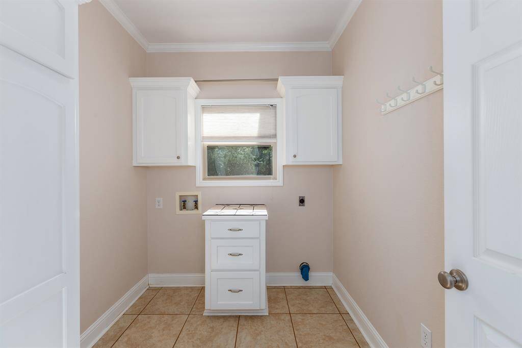 Laundry room with additional built in cabinets and drawers