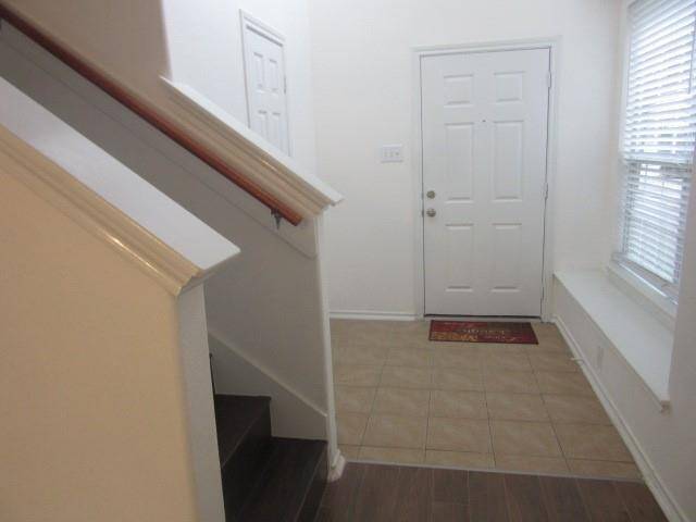 Two story entry with high ceilings