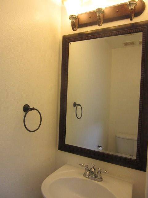 First floor 1/2 bath