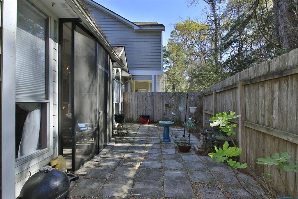 One more view of the side patio looking back across the other direction.