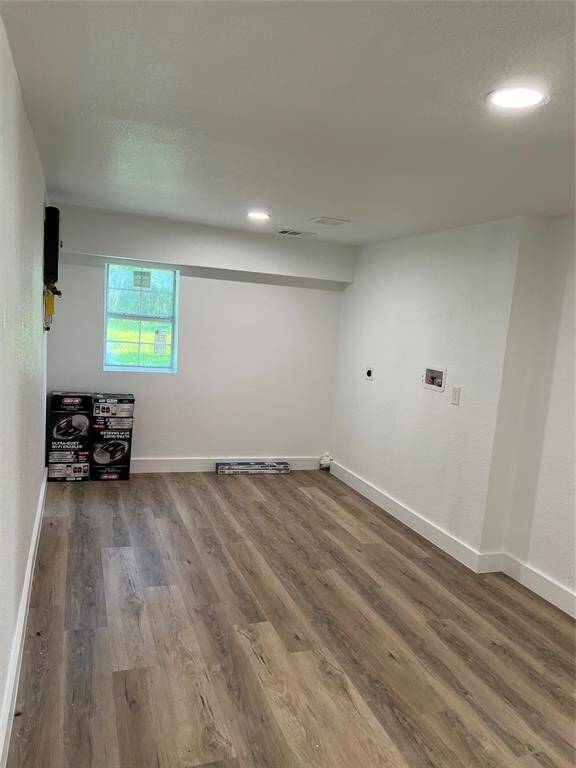 Oversized laundry room
