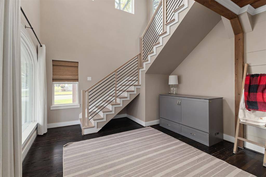 Stair case leading to upstairs master bedroom
