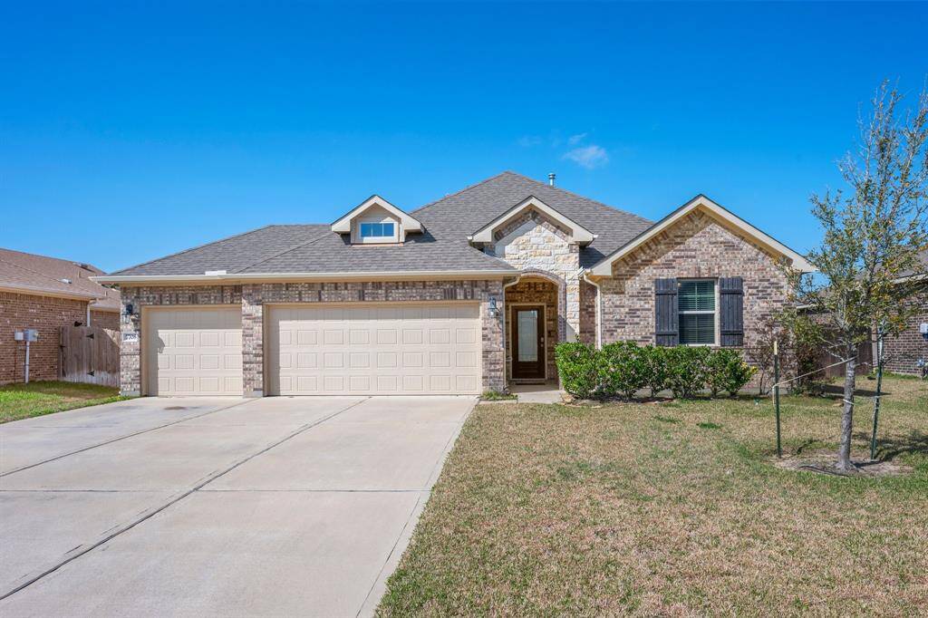 Welcome to 7708 Bogie Ln in the Pecan Lakes neighborhood in Navasota, TX!
