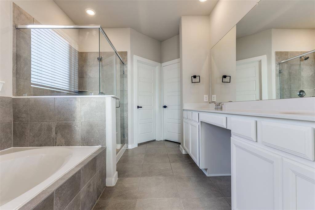 Master Ensuite Downstairs