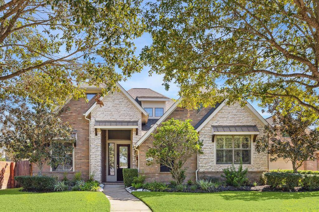 Welcome home to 8706 Bloomfield Turn!!