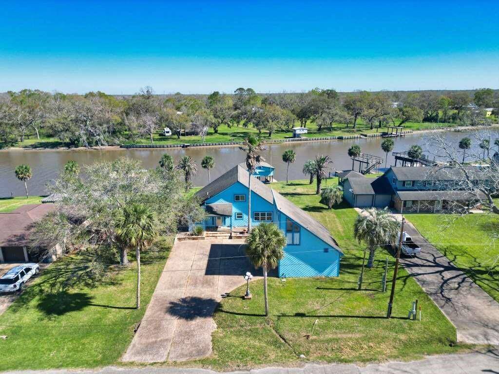 Driveway & Area View