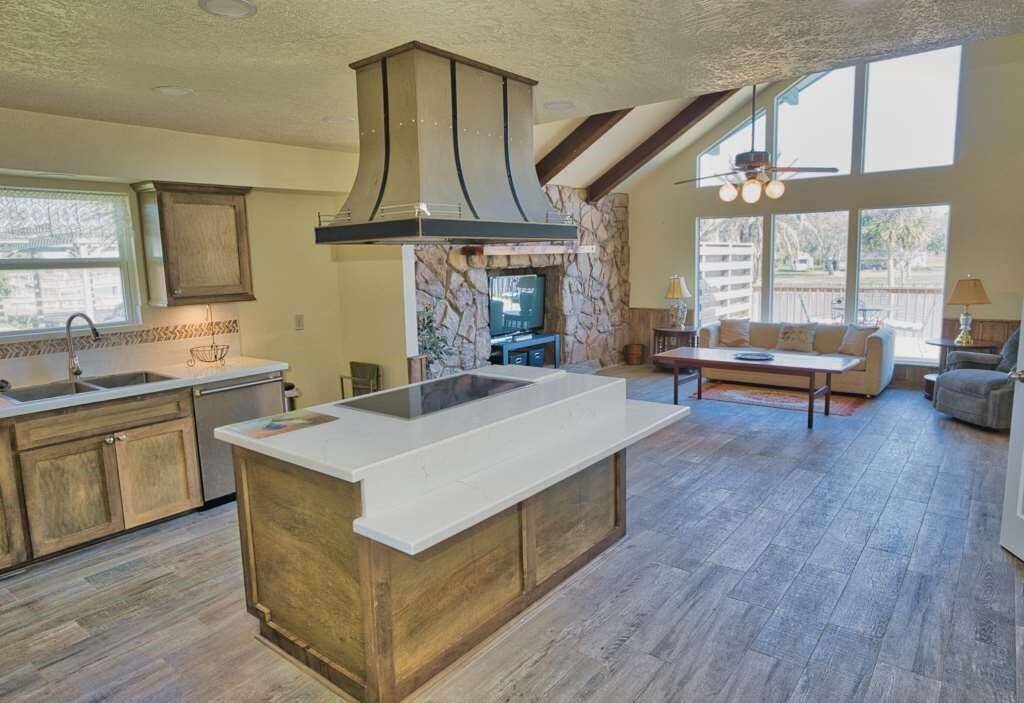 Kitchen/Family Room Combination