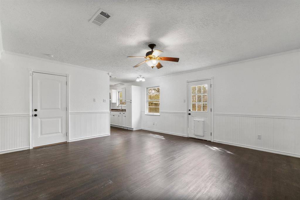 Spin around, and you can really appreciate the flow—open sight lines to the kitchen, fresh updates all around, and a layout that just works. Whether you're hosting friends, setting up the perfect lounge space, or keeping it minimal, this room adapts to you.
