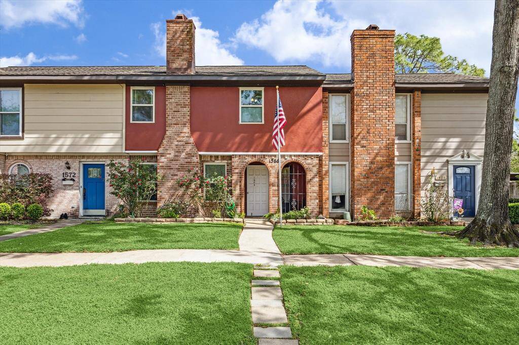WELCOME TO 1568 SILVERPINES RD!