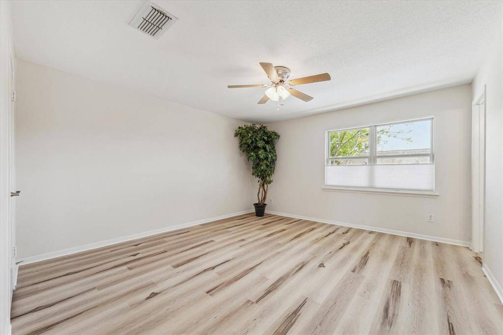 EXTRA LARGE PRIMARY BEDROOM
