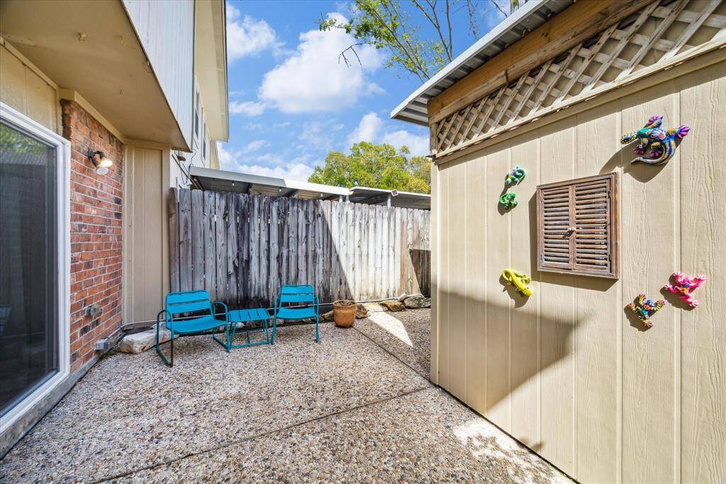 BACK PATIO/YARD