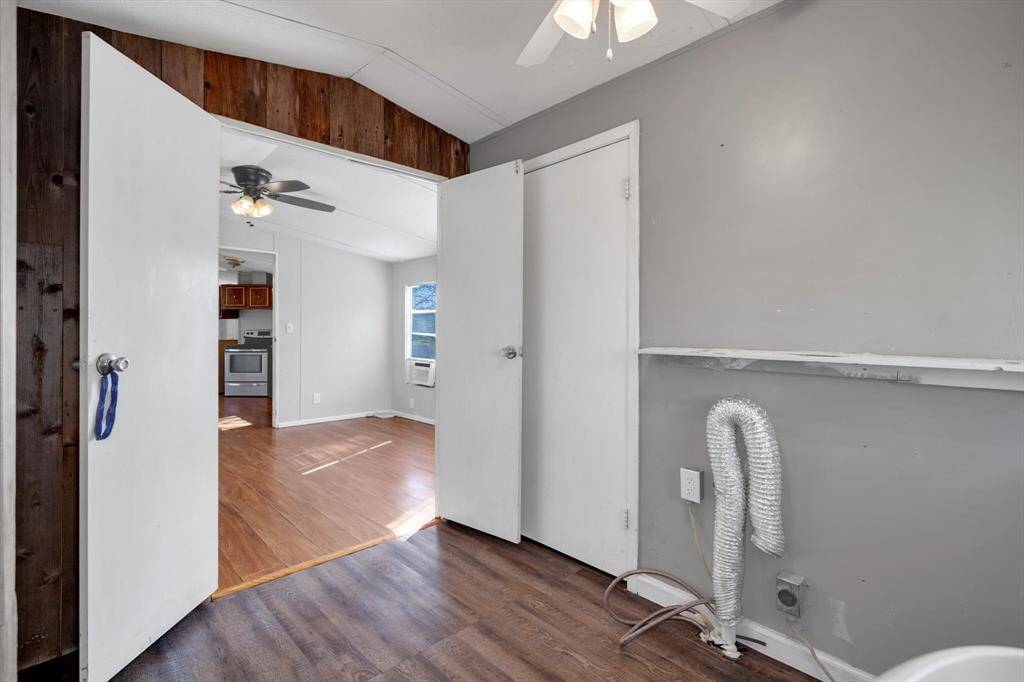 Convenient in-home laundry hookups.