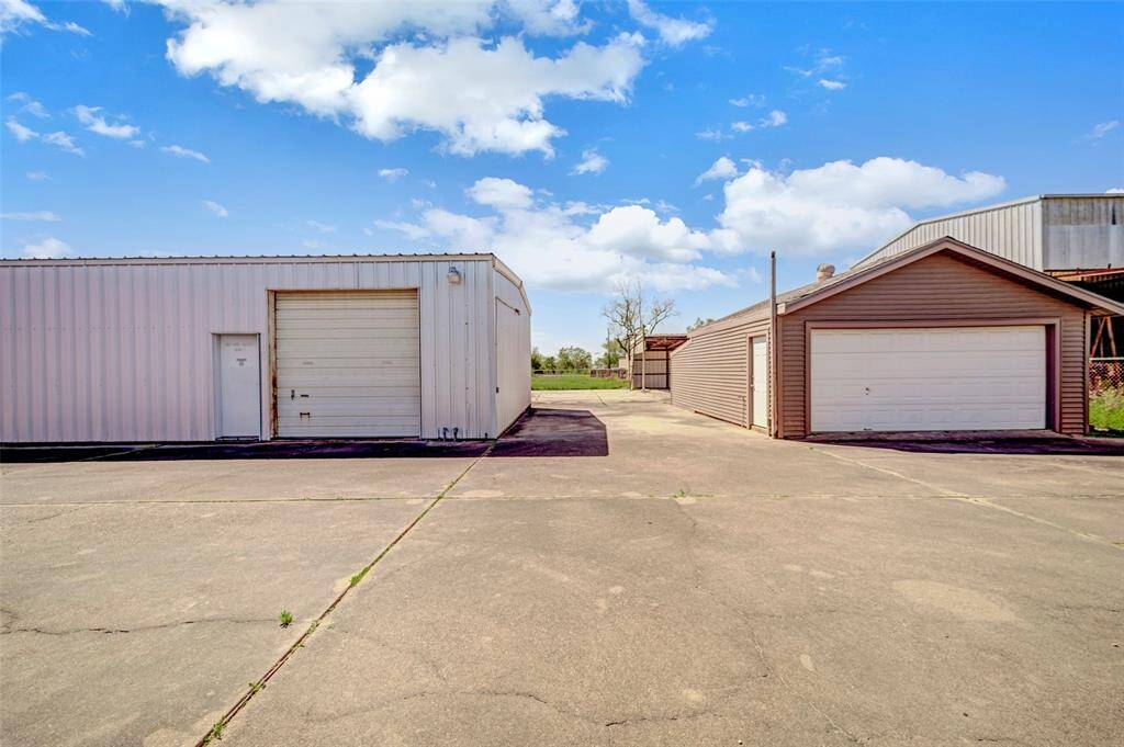 pass-through between warehouse and garage