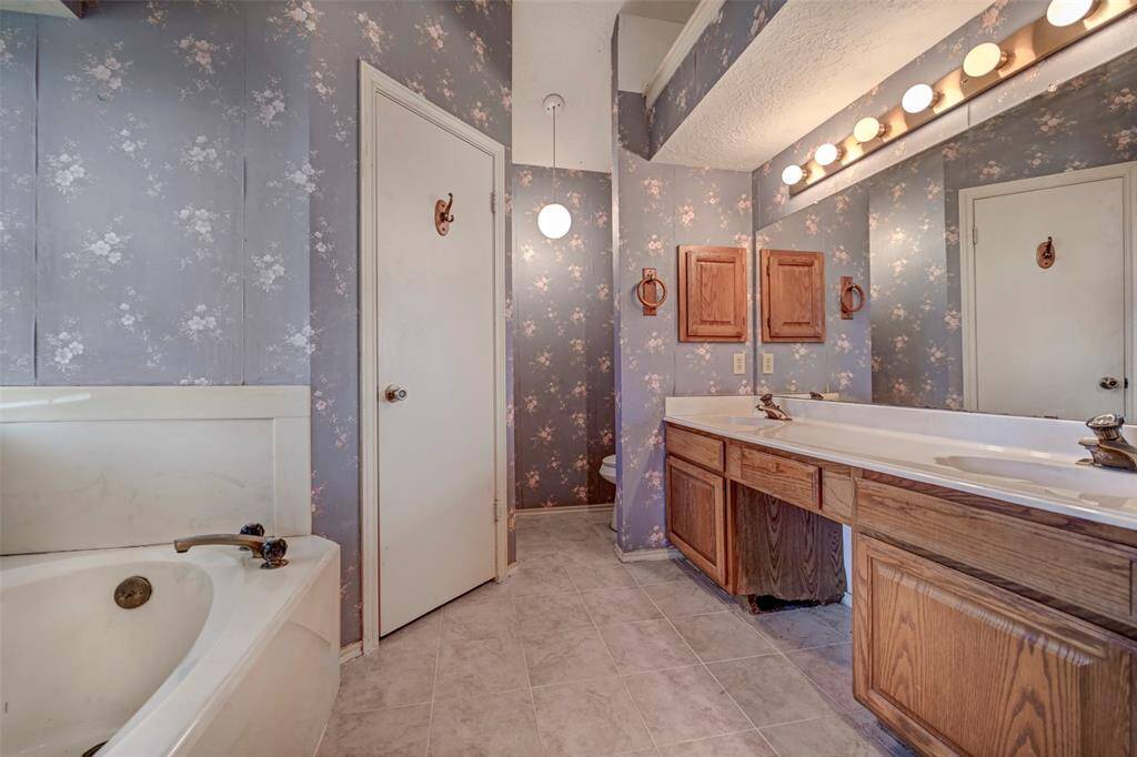 master bathroom, dual walk in closets