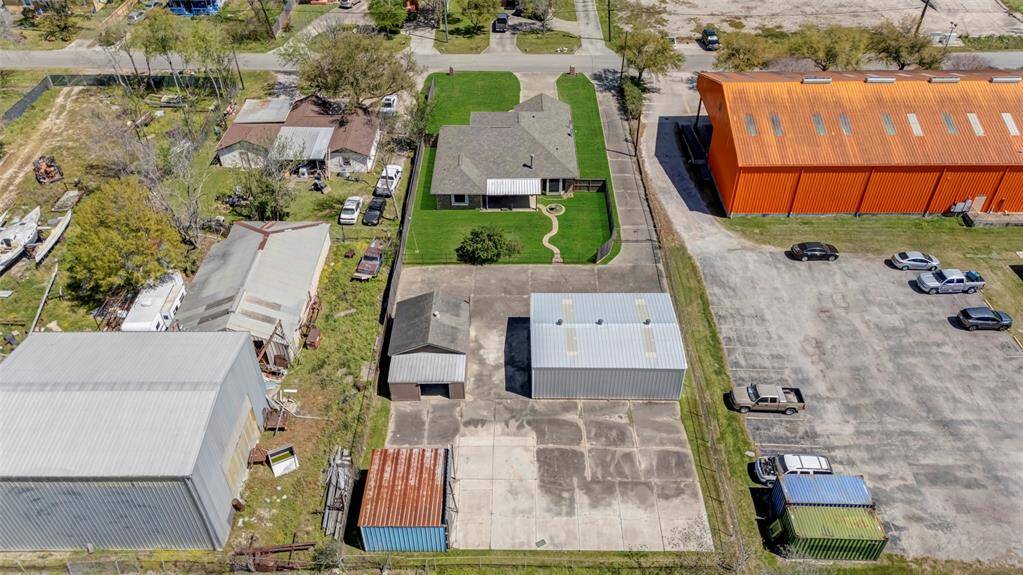See the space behind the warehouse