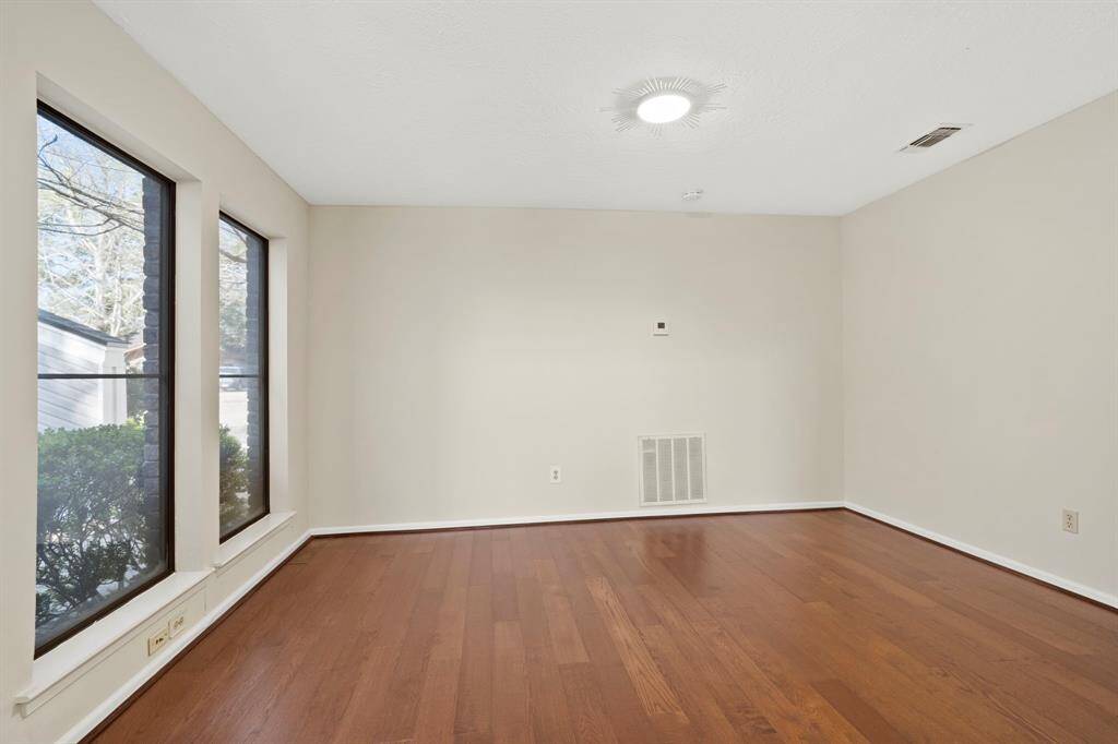 Another view of the dining room.