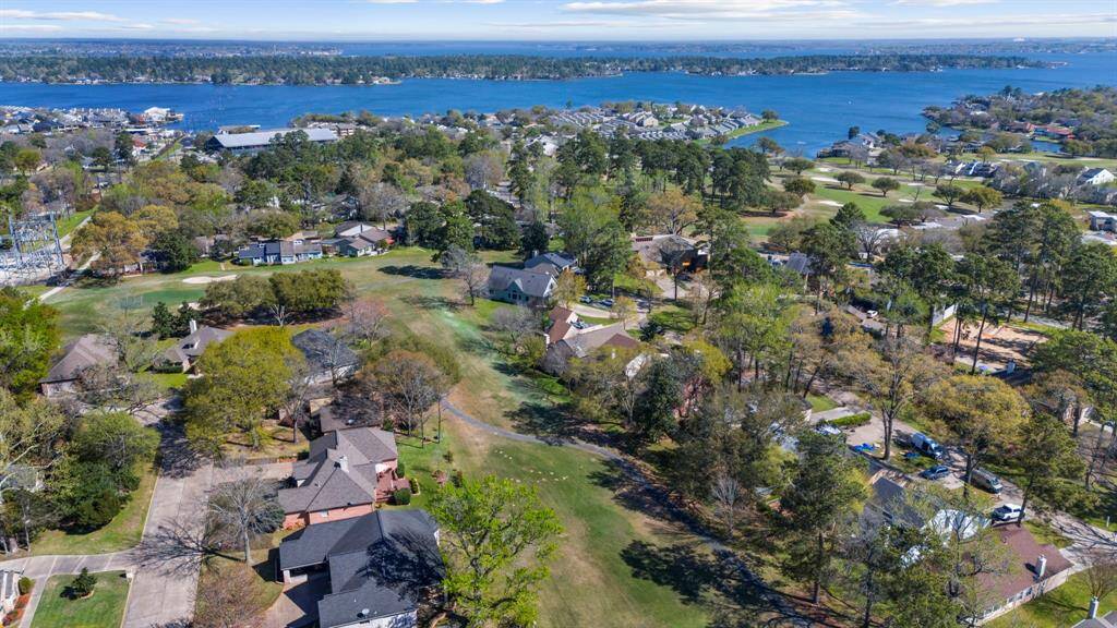 Increase your overall feeling of well-being in this idyllic waterfront community.
