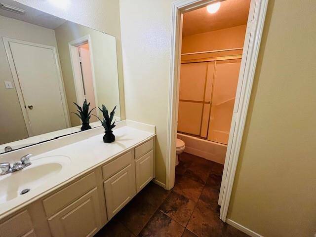 Full Bathroom in second Floor