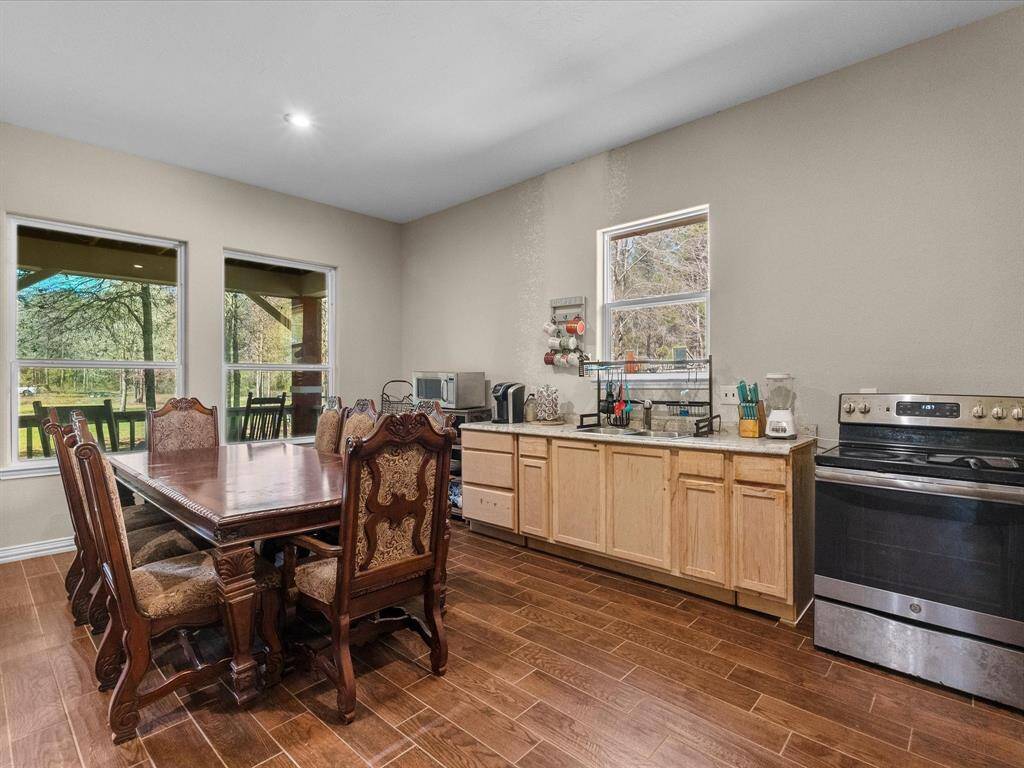 Kitchenette/dining