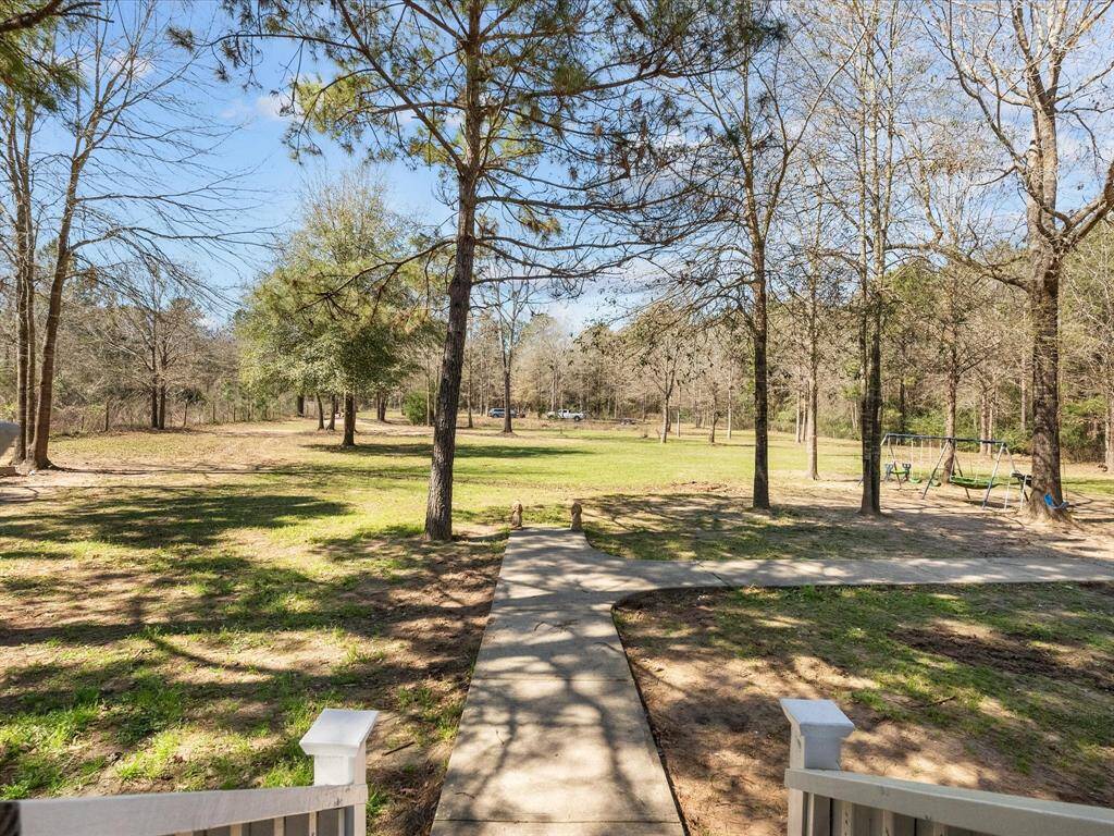Beautiful front yard!