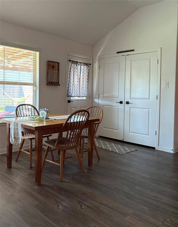 In kitchen eating space