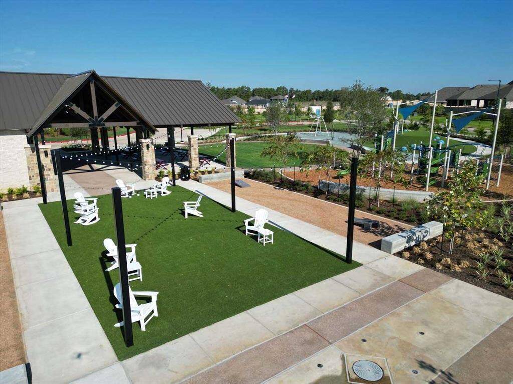 Host gatherings under the pavillion or spend the evening playing cornhole on the lawn