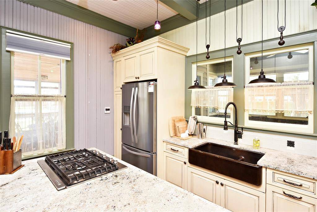 The gas stove has a slide up vent that downdrafts to keep the open kitchen look.