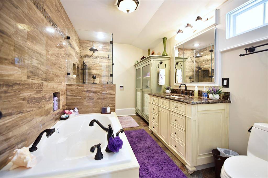 Beautiful Guest house with tub and stand alone shower.