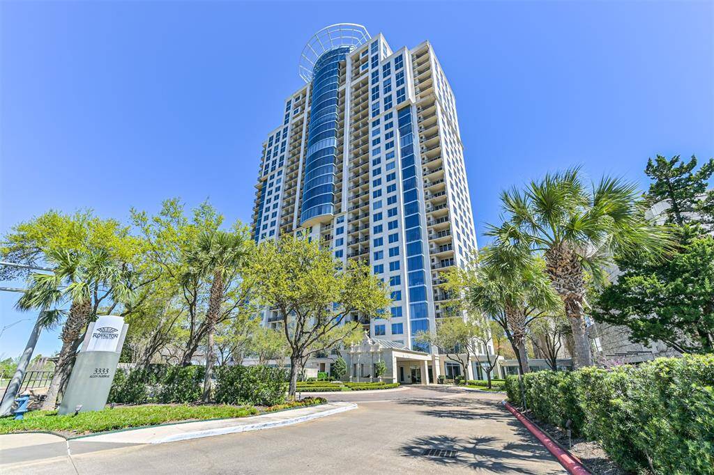 The Royalton is an iconic building, unique and instantly recognizable on the Houston skyline.