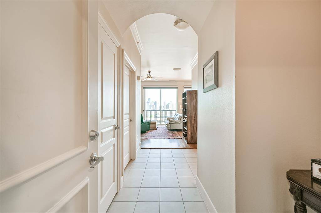 Immediately upon entering, the Houston Skyline comes into view, beconing visitors to enjoy the beautiful view.